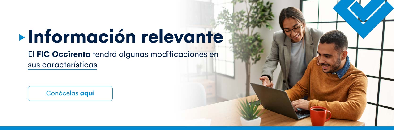 imagen personas revisando laptop